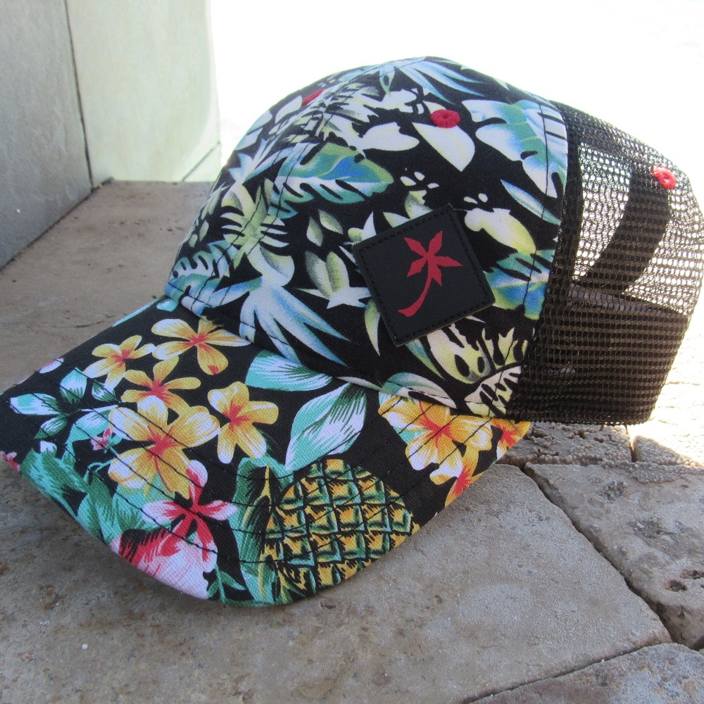 NEW Hoku Wear Black Tropical Print Cap